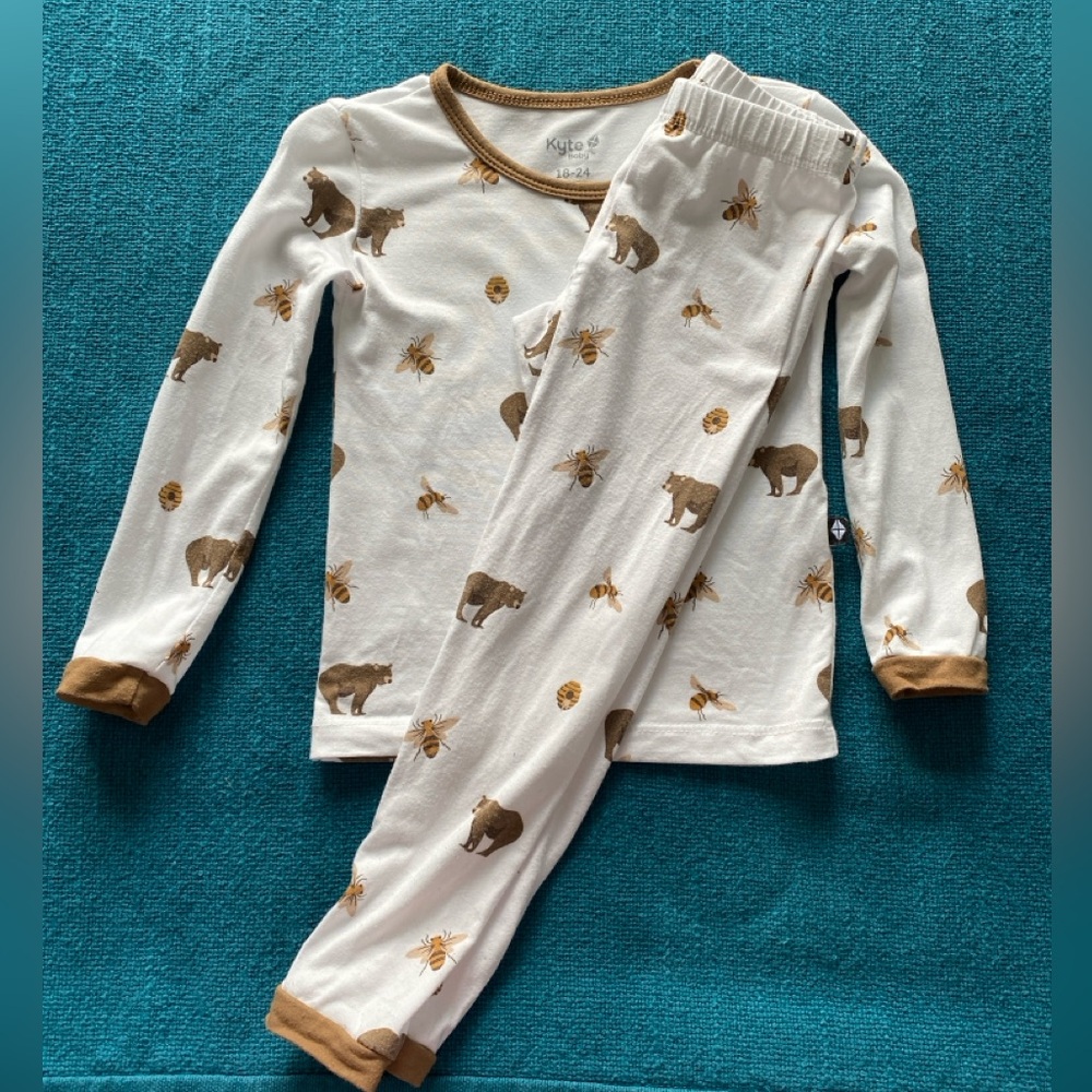 Kyte Baby - Long Sleeve Pajamas in Honey Bear - size 18-24 months
